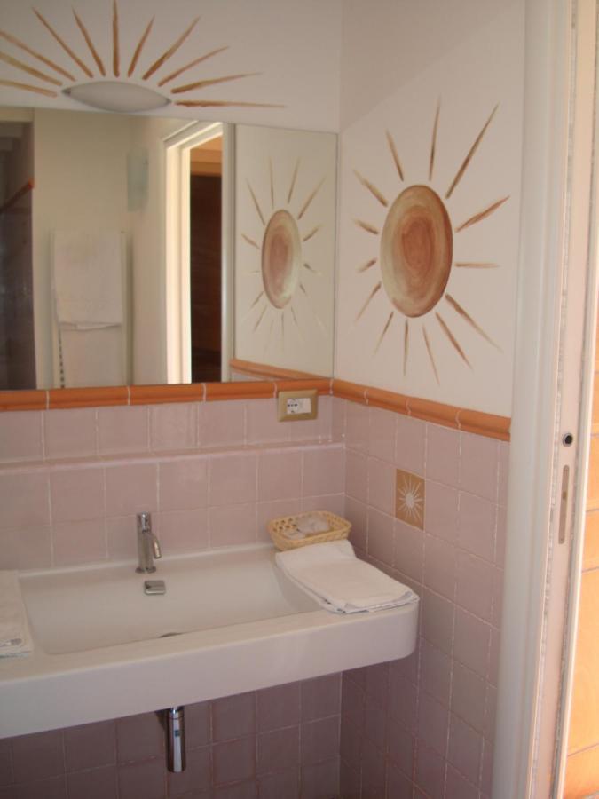 Country Resort Capo Nieddu Santa Caterina Di Pittinuri  Habitación foto